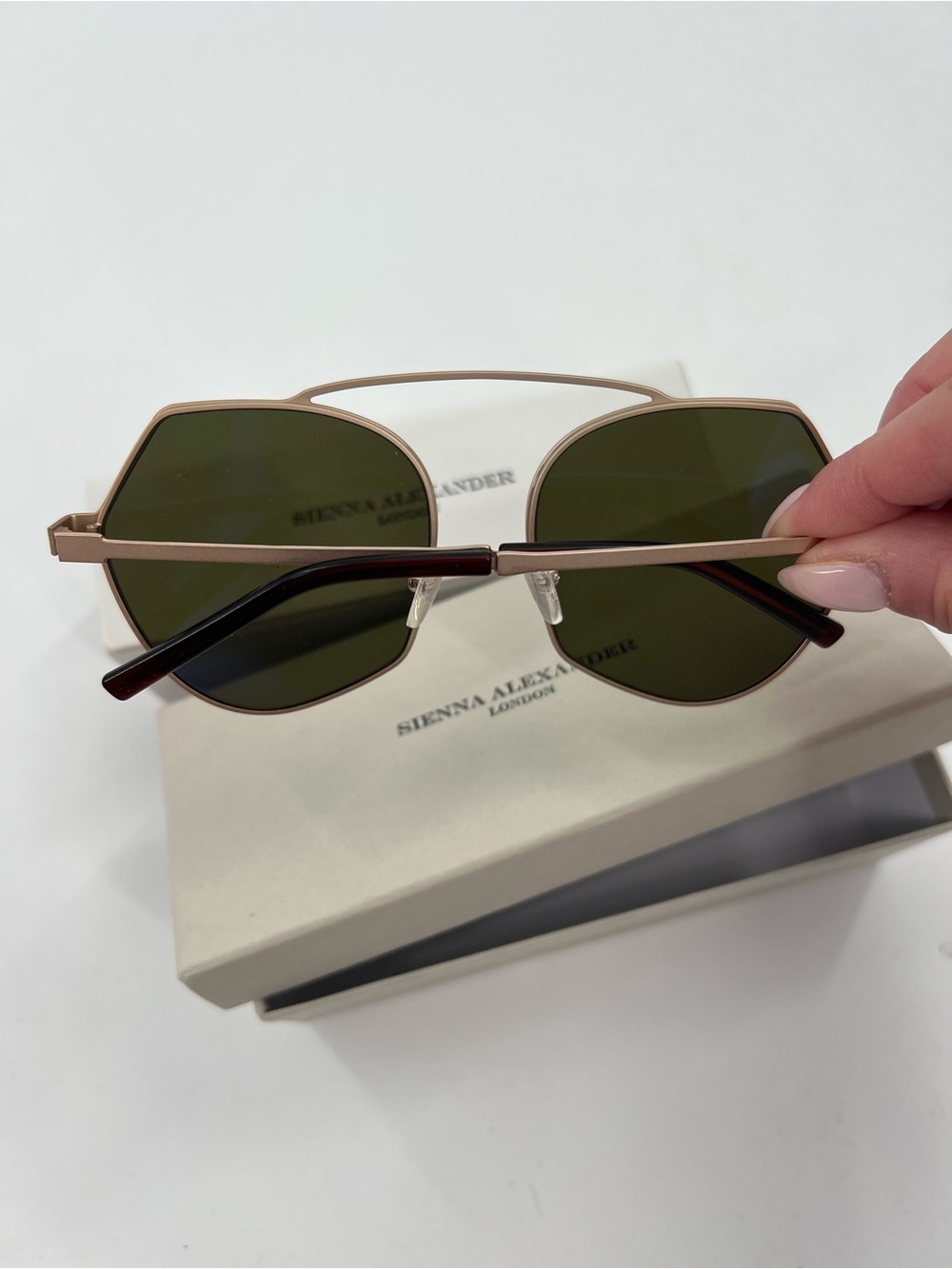 Sienna Alexander Belgravia sunglasses and Case Rose Gold - Picture 5 of 6